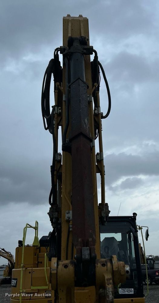 image for item YA0040 2019 Caterpillar 325F L excavator