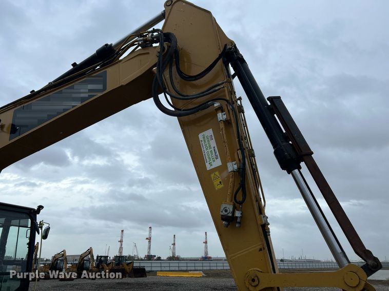 image for item YA0040 2019 Caterpillar 325F L excavator