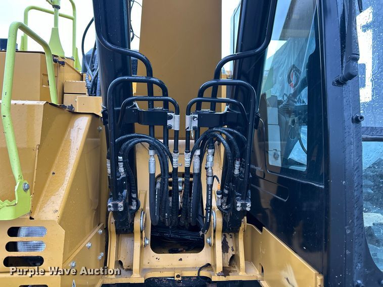 image for item YA0040 2019 Caterpillar 325F L excavator