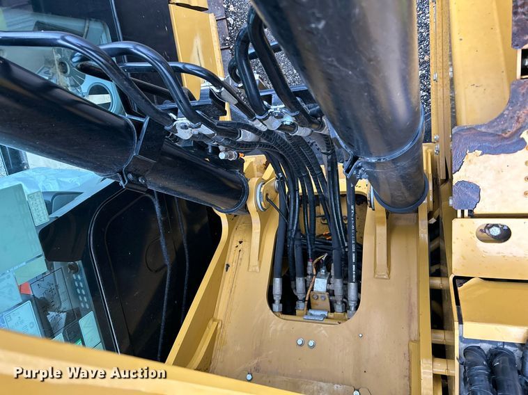image for item YA0040 2019 Caterpillar 325F L excavator