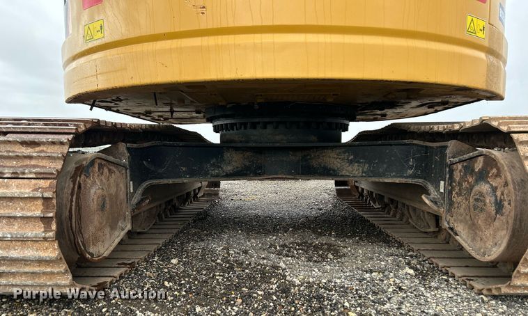 image for item YA0040 2019 Caterpillar 325F L excavator