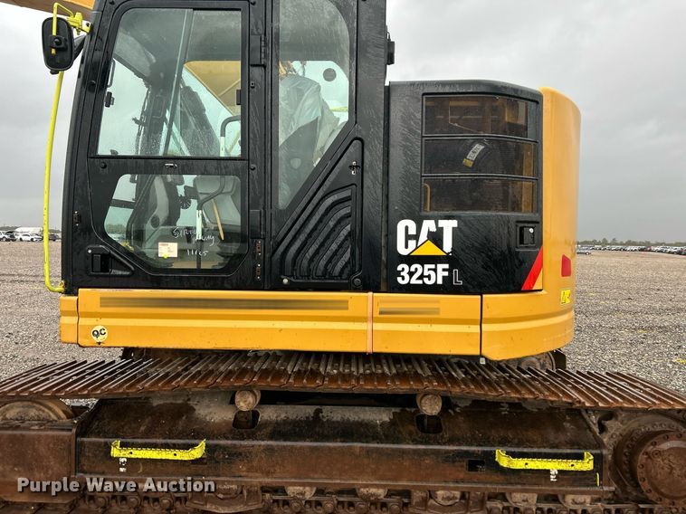image for item YA0040 2019 Caterpillar 325F L excavator