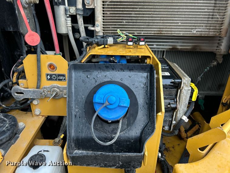 image for item YA0040 2019 Caterpillar 325F L excavator