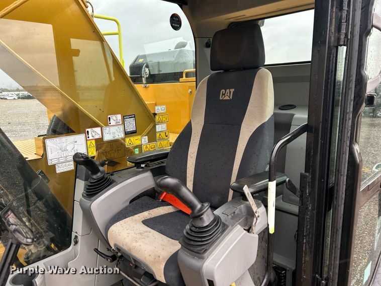 image for item YA0040 2019 Caterpillar 325F L excavator