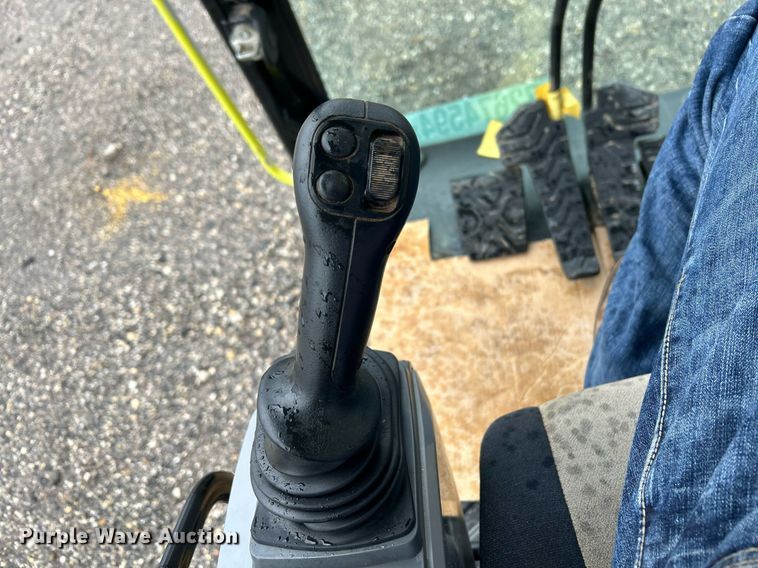 image for item YA0040 2019 Caterpillar 325F L excavator