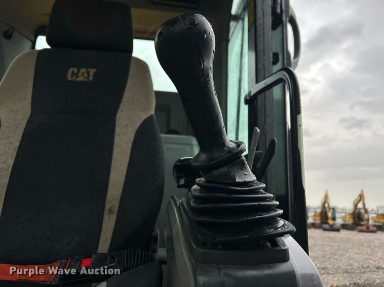 image for item YA0040 2019 Caterpillar 325F L excavator