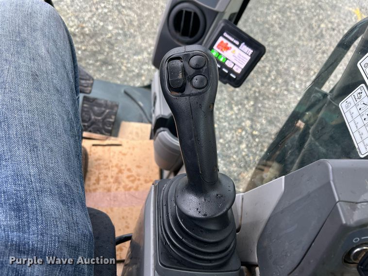 image for item YA0040 2019 Caterpillar 325F L excavator