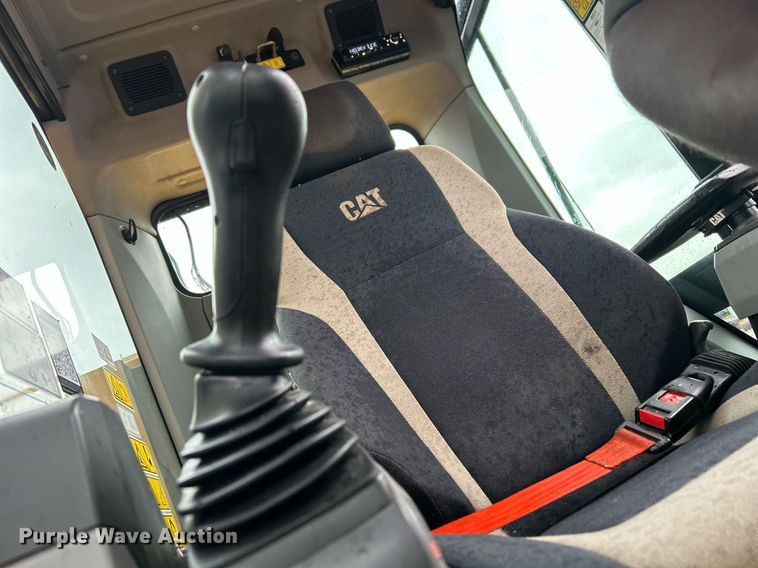 image for item YA0040 2019 Caterpillar 325F L excavator