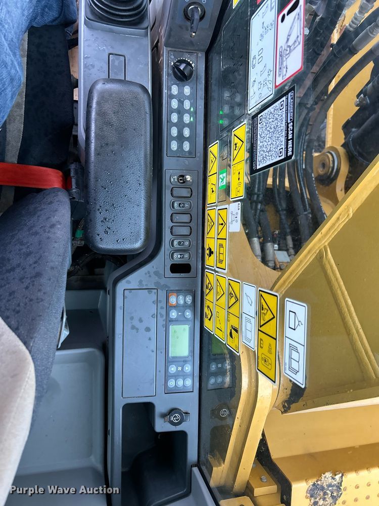 image for item YA0040 2019 Caterpillar 325F L excavator