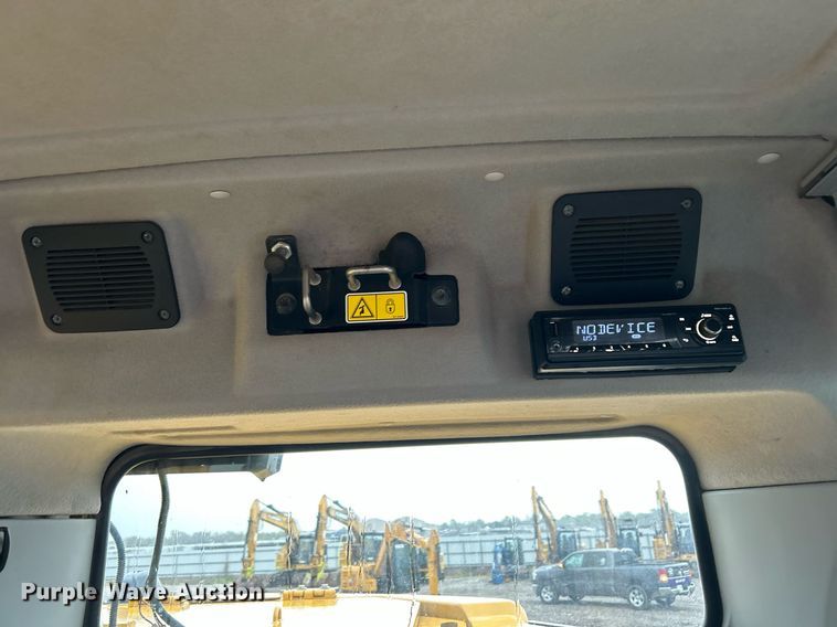 image for item YA0040 2019 Caterpillar 325F L excavator