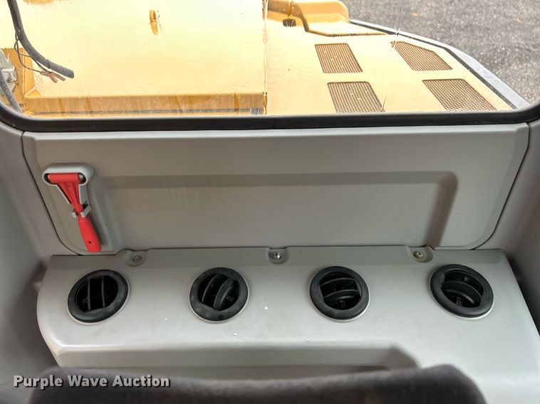 image for item YA0040 2019 Caterpillar 325F L excavator