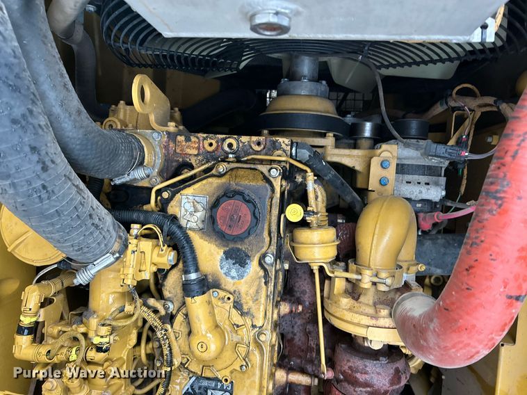 image for item YA0040 2019 Caterpillar 325F L excavator