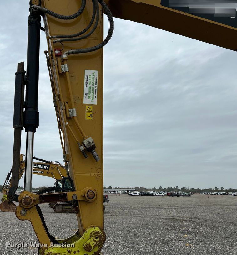 image for item YA0041 2019 Caterpillar 325F L excavator