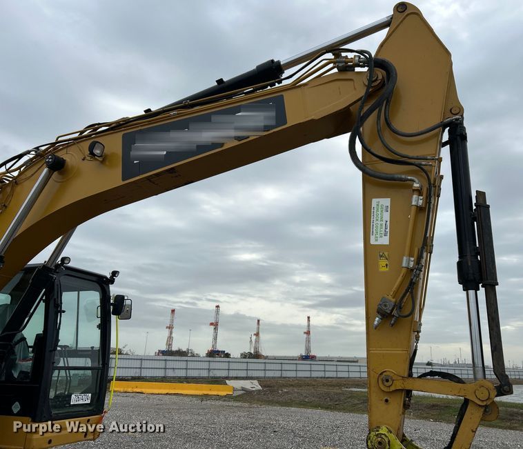image for item YA0041 2019 Caterpillar 325F L excavator