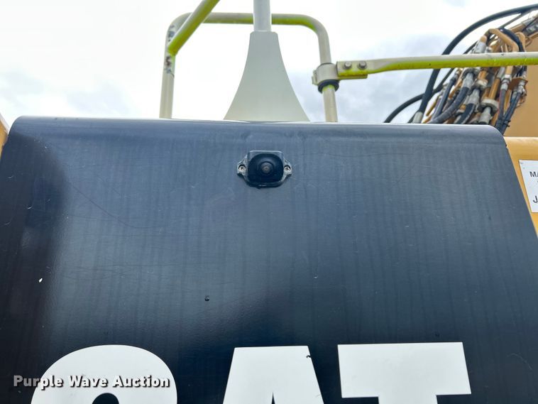 image for item YA0041 2019 Caterpillar 325F L excavator