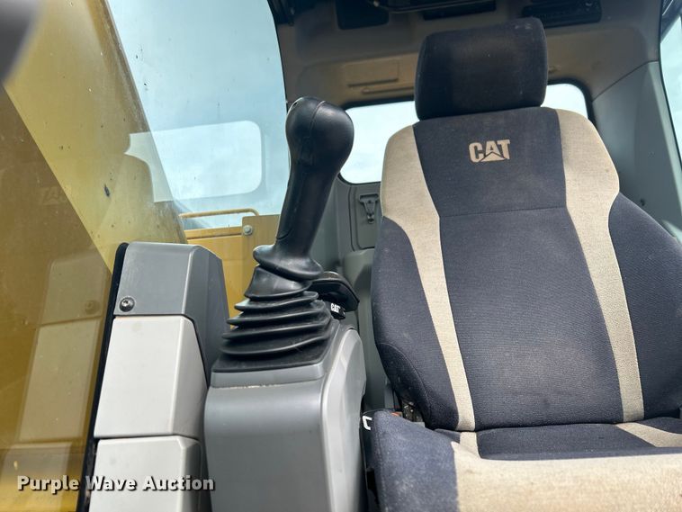 image for item YA0041 2019 Caterpillar 325F L excavator