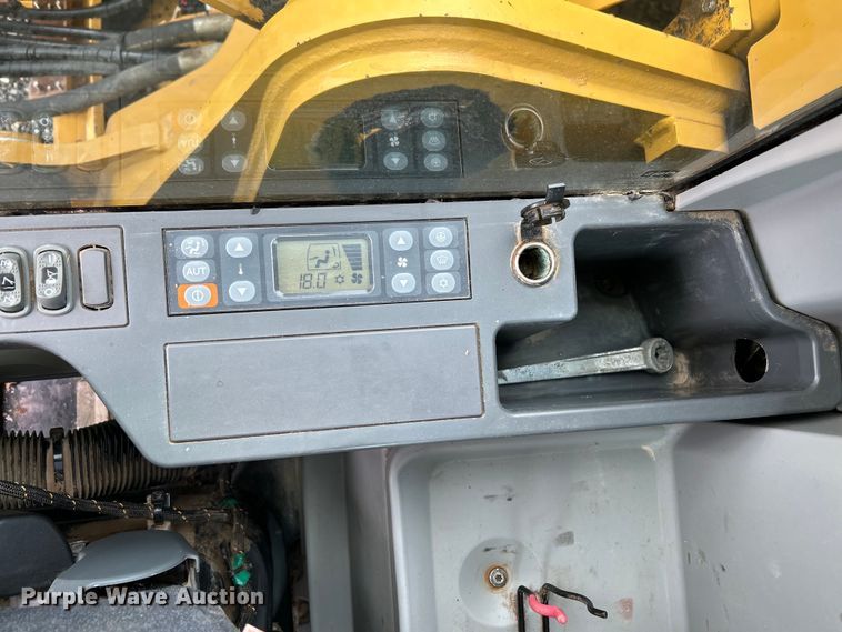 image for item YA0041 2019 Caterpillar 325F L excavator
