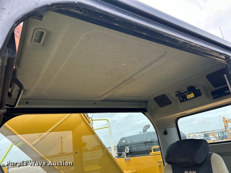 image for item YA0041 2019 Caterpillar 325F L excavator