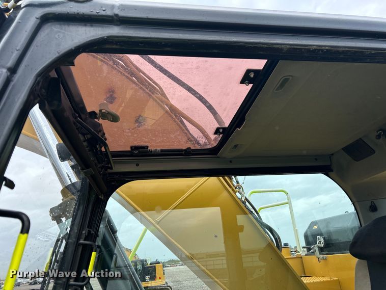 image for item YA0041 2019 Caterpillar 325F L excavator