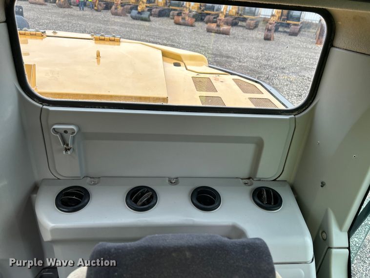 image for item YA0041 2019 Caterpillar 325F L excavator