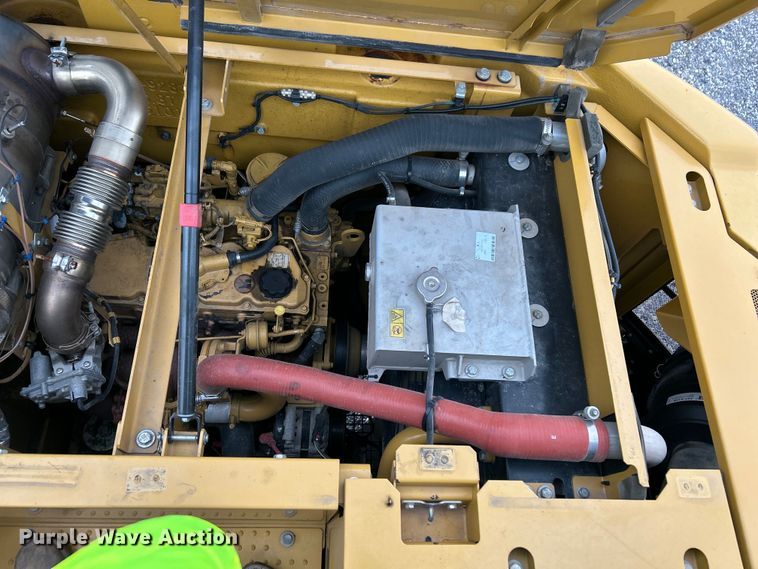 image for item YA0041 2019 Caterpillar 325F L excavator