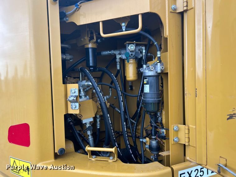 image for item YA0041 2019 Caterpillar 325F L excavator