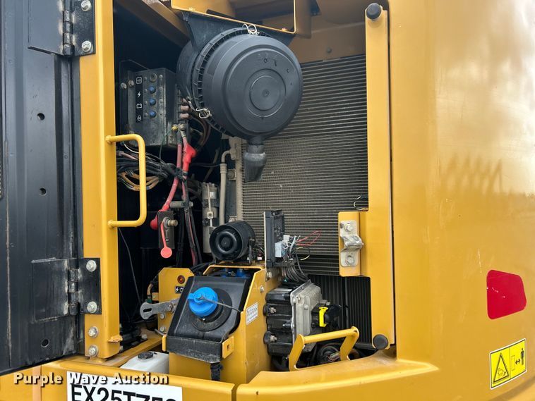 image for item YA0041 2019 Caterpillar 325F L excavator