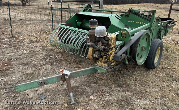 image for item DF8431 John Deere 14T small square baler