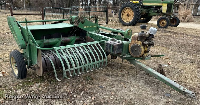 image for item DF8431 John Deere 14T small square baler