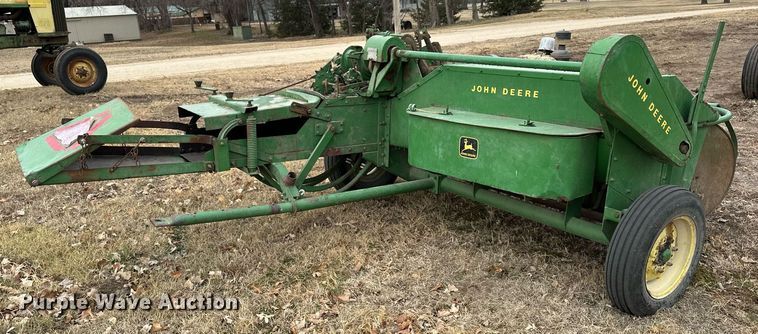 image for item DF8431 John Deere 14T small square baler