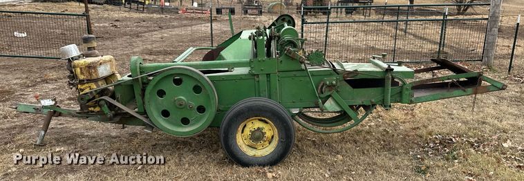 image for item DF8431 John Deere 14T small square baler