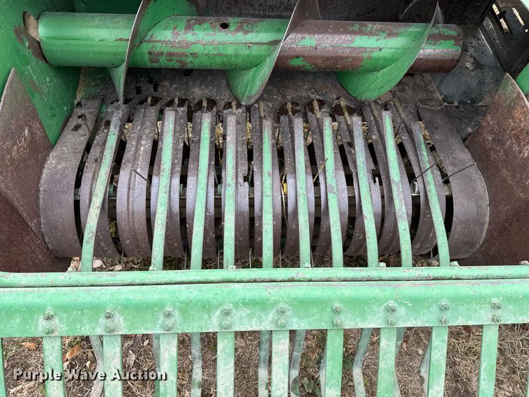 image for item DF8431 John Deere 14T small square baler