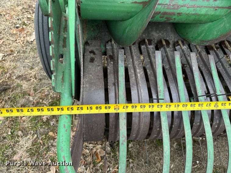 image for item DF8431 John Deere 14T small square baler