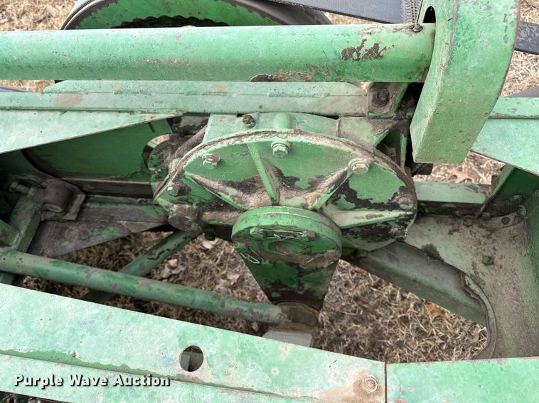 image for item DF8431 John Deere 14T small square baler
