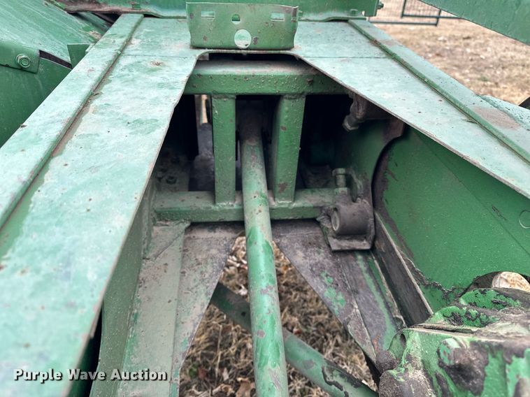 image for item DF8431 John Deere 14T small square baler