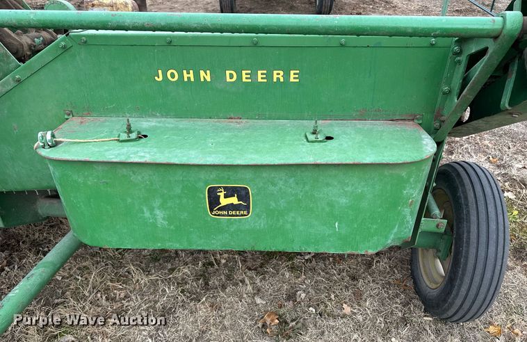 image for item DF8431 John Deere 14T small square baler