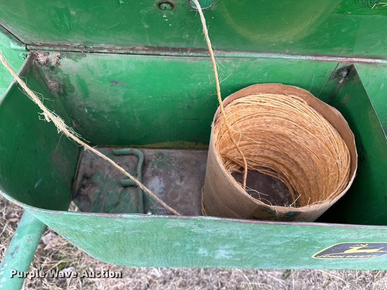 image for item DF8431 John Deere 14T small square baler