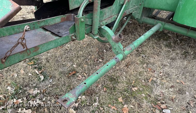 image for item DF8431 John Deere 14T small square baler