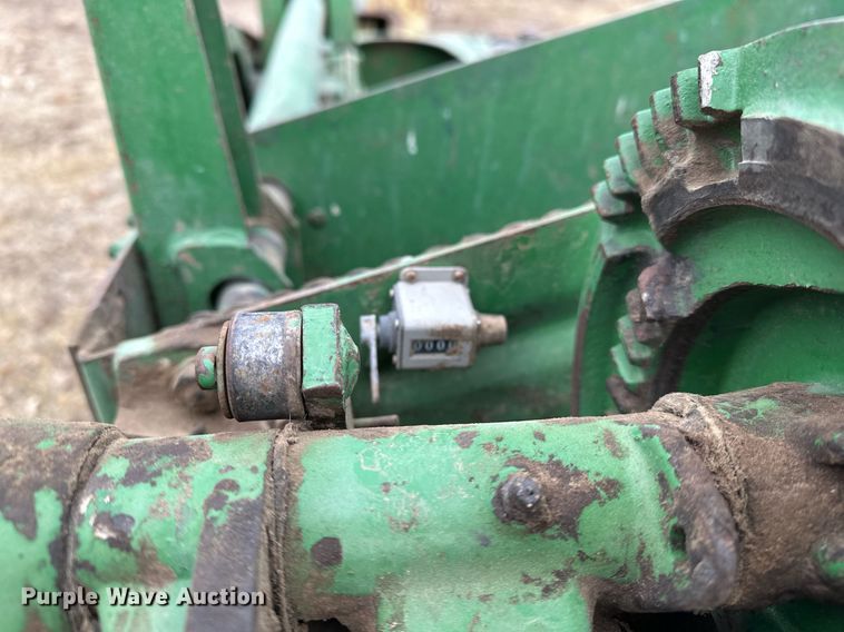 image for item DF8431 John Deere 14T small square baler