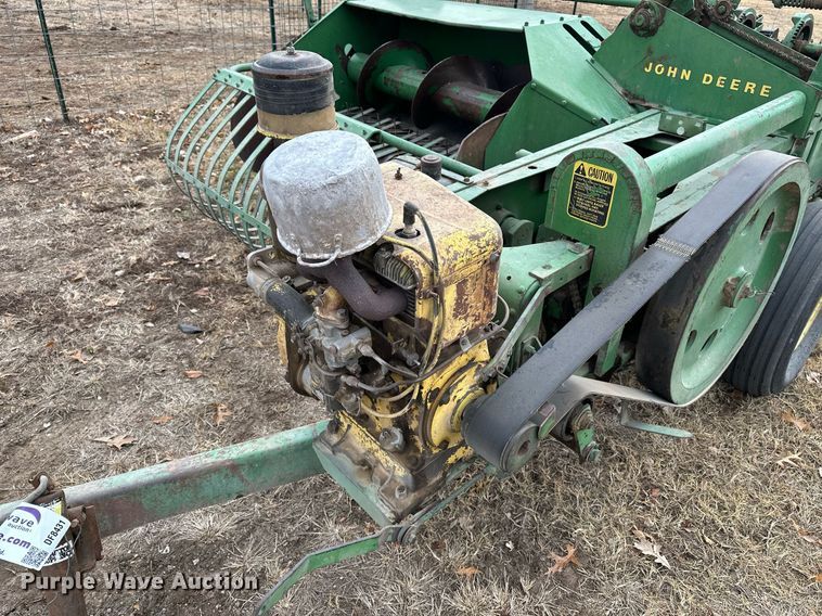 image for item DF8431 John Deere 14T small square baler