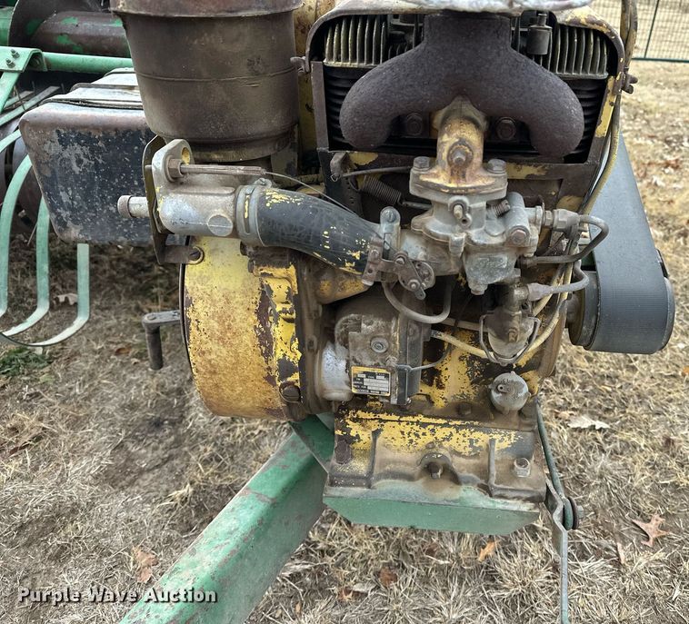 image for item DF8431 John Deere 14T small square baler