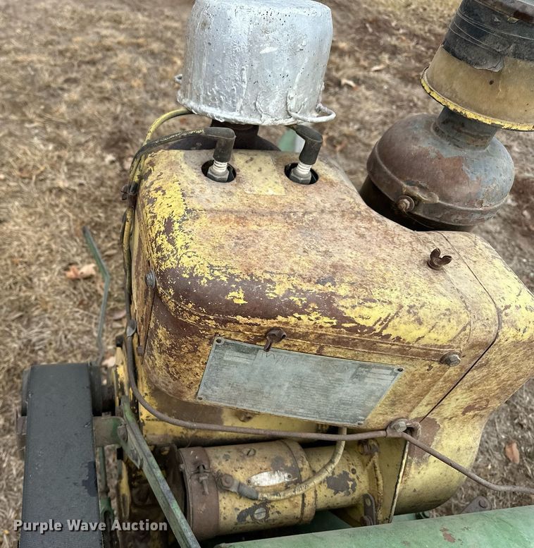 image for item DF8431 John Deere 14T small square baler