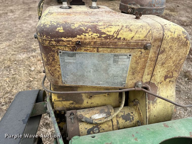 image for item DF8431 John Deere 14T small square baler