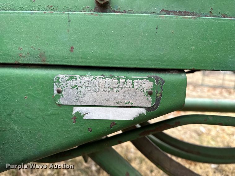 image for item DF8431 John Deere 14T small square baler