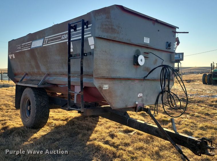 image for item DN3657 Roto-Mix 524-15 feed mixer