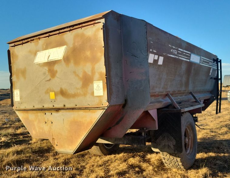 image for item DN3657 Roto-Mix 524-15 feed mixer