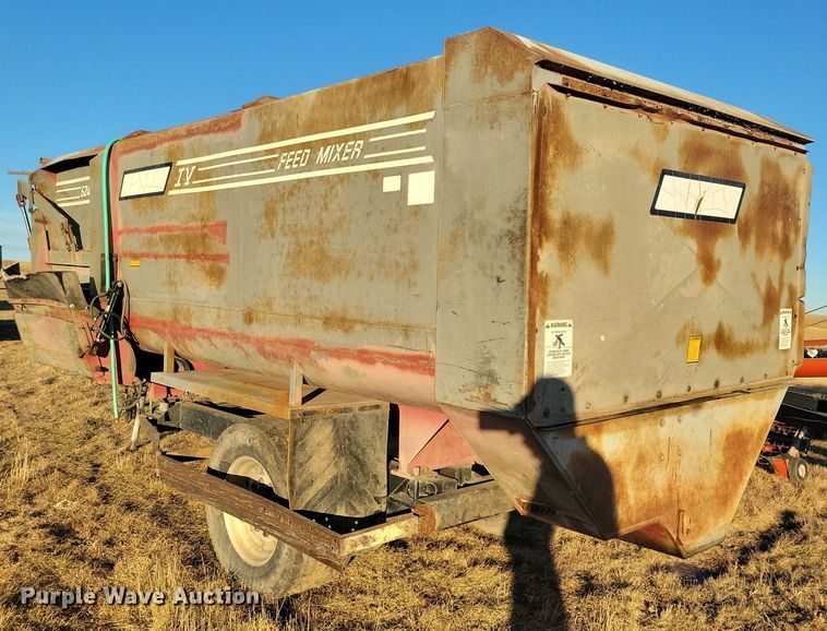 image for item DN3657 Roto-Mix 524-15 feed mixer