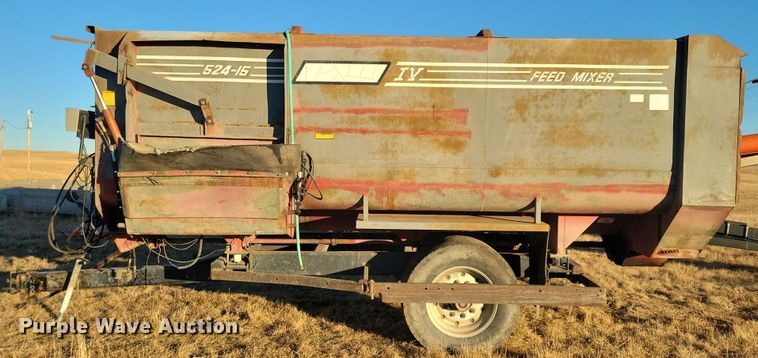 image for item DN3657 Roto-Mix 524-15 feed mixer