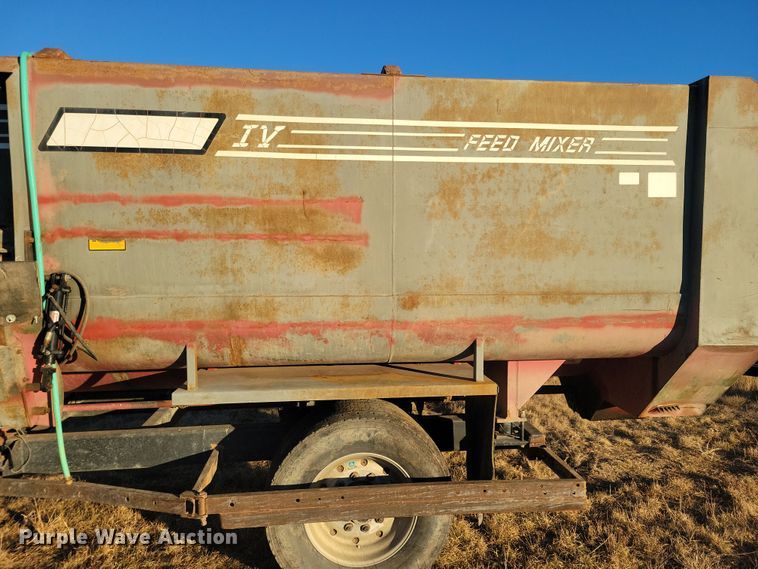 image for item DN3657 Roto-Mix 524-15 feed mixer