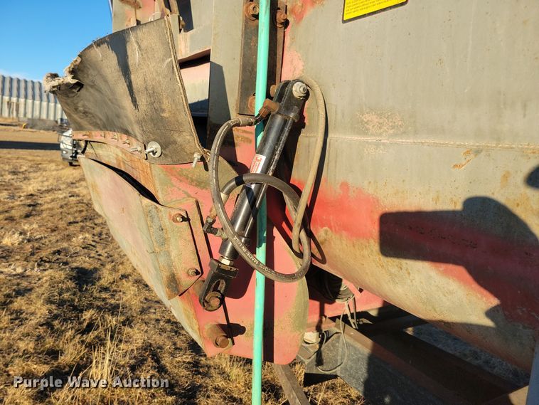 image for item DN3657 Roto-Mix 524-15 feed mixer